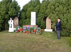 2015
												11 11 Monument Corners, Lindsay (54a).JPG